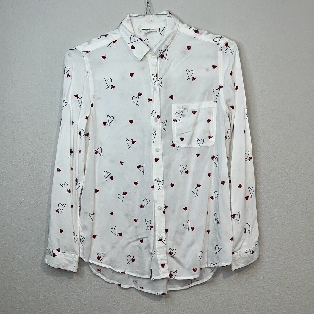 BeachLunchLounge Collection Small Women’s White Red Heart Button Down Blouse